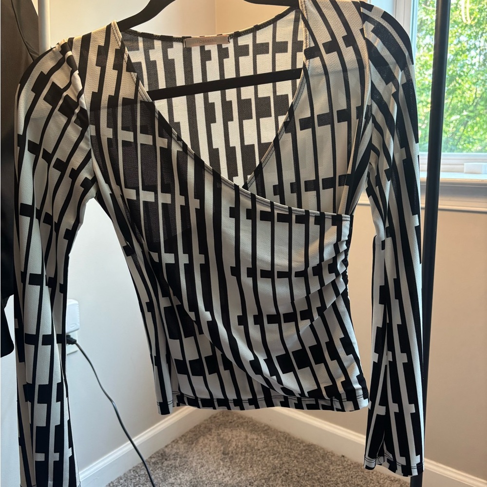 Forever 21 Black and White Wrap Blouse Long Sleeve